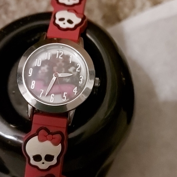 Girls monster high watch - Picture 2 of 3